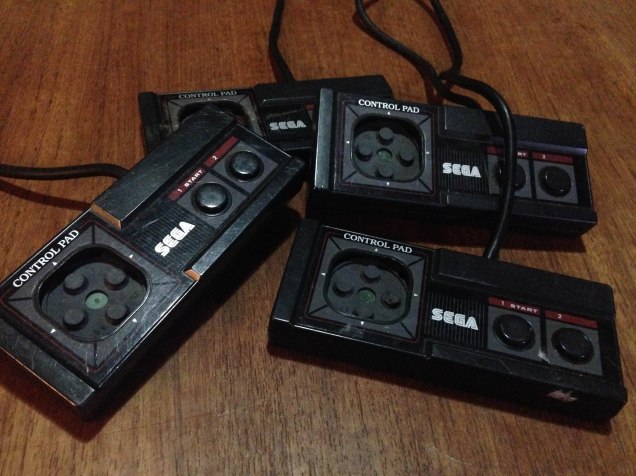 SegaNintendoPads_20